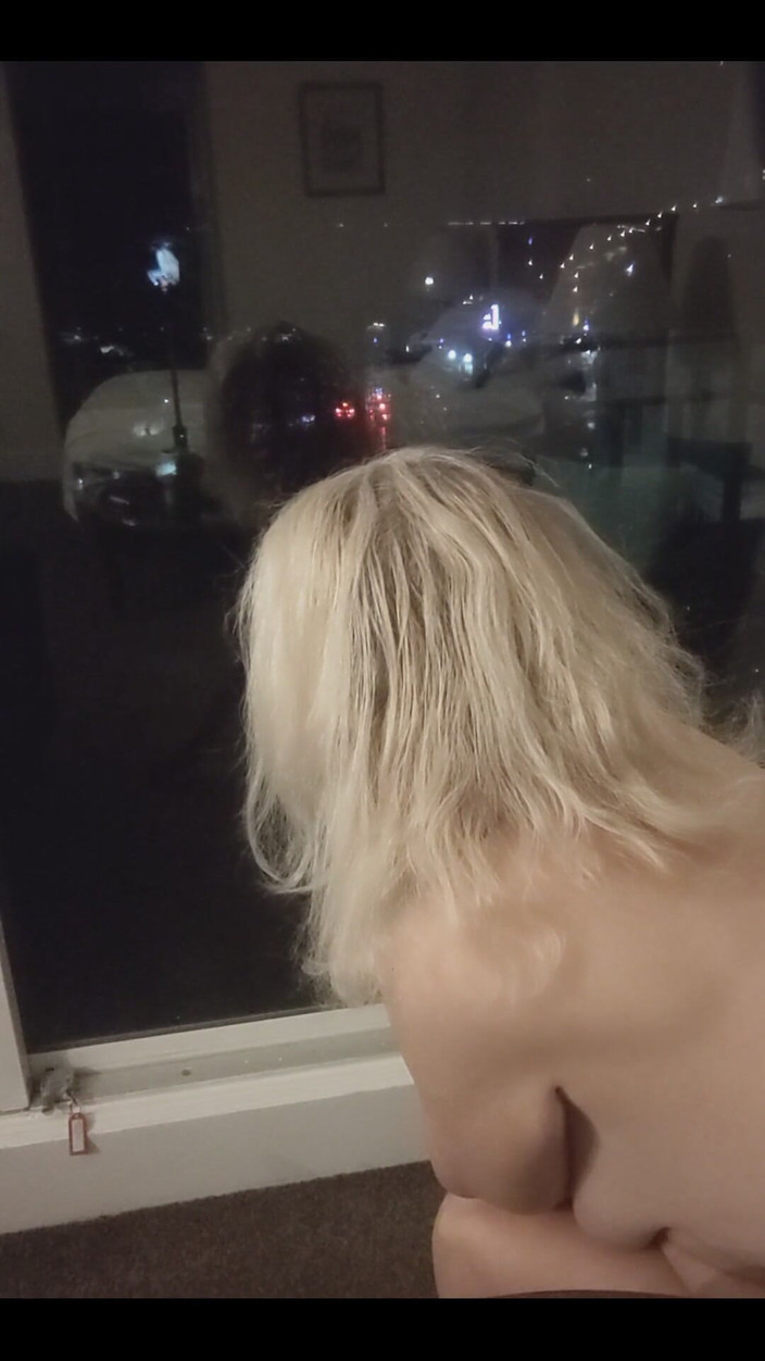 Maggie Moon: Cuba Menjadi Sedikit Arty Dengan Pantulan Saya Dalam Tingkap Adakah...