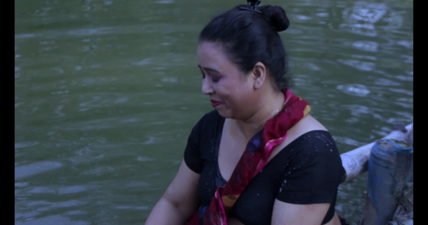 Bull Top 7: Indian Bhabi Ka Pani Mai Thukai Hot Indian Porn Video