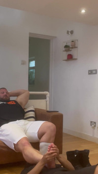 Ayak kölesi ile çizme ve ayak balı ibadeti