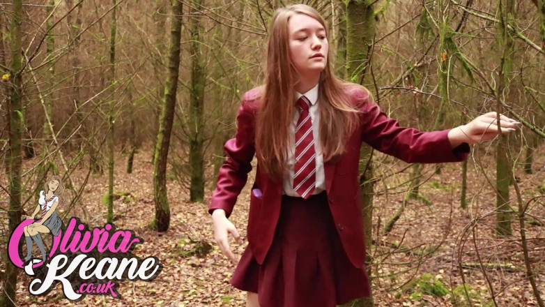 Olivia Keane: College Girl Uses Shewee to Piss Outside