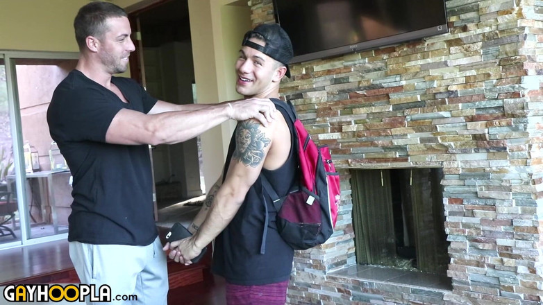 Gay Hoopla: Gio Lockwood Takes Derek Jones Cock Before His Flight