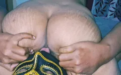 Caliente india lamiendo agujero de coño y culo