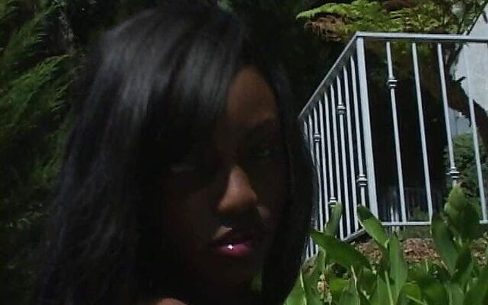 Radical Interracial: Jada fire nóng bỏng chơi con cu to trắng