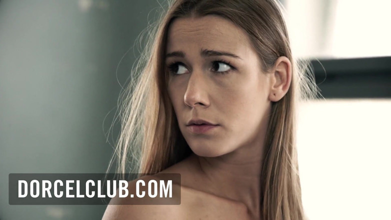 Dorcel Club: Trojka se sexy blonďatou vězeňkyní