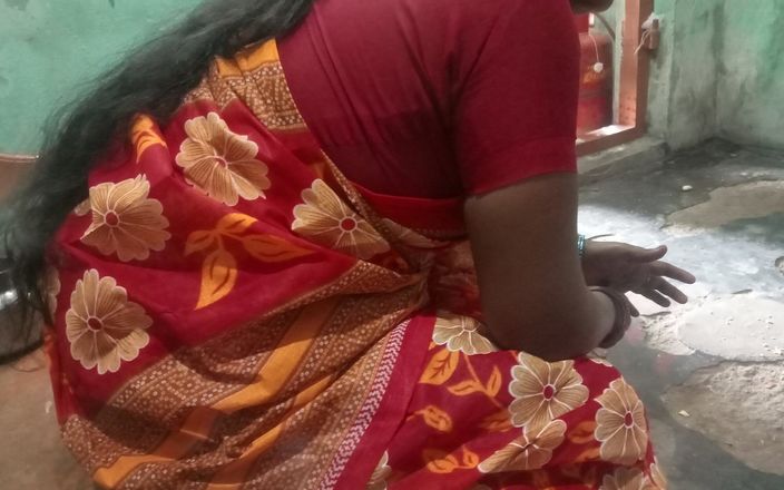Priyanka priya: Desi Kerala Moster ger avsugning till styvpapp