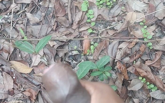 IndianHunter22: Hintli desi çocuk ormanda tam sert sikişiyor