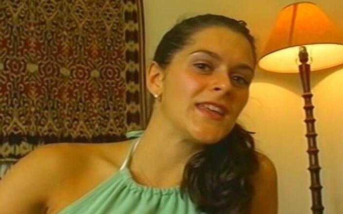 Homegrown Amateurs: Liana prend des jouets, une bite, une sodomie, puis un...