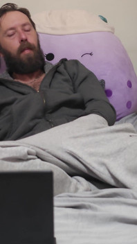 Il mio patrigno ha trovato il mio video porno !! Beccato in flagrante! Masturbazione reciproca!!