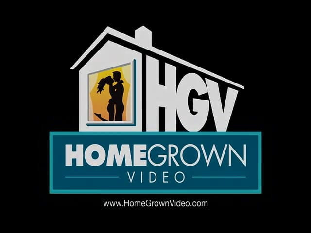 Homegrown GFs: Kelana вылизали ее бритую дырку и трахнули