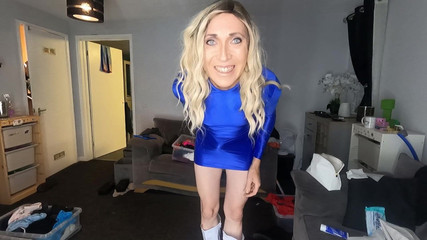 The Midnight Minx: नन्ही नीली पोशाक