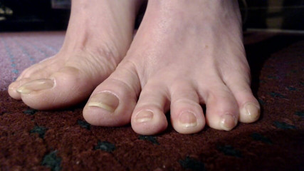 Abby Anna: Long natural toenails