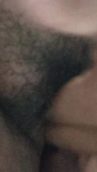 Tjock MILF onanerar i duschen