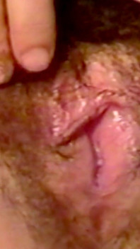 Poprvé, když mě nevlastní bratr šukal, udělal se uvnitř a požádal mě o anální sex