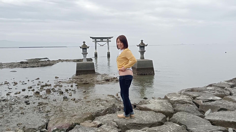 Mayumi Kanzaki: Venkovní expozice v ultra-nízkých džínách
