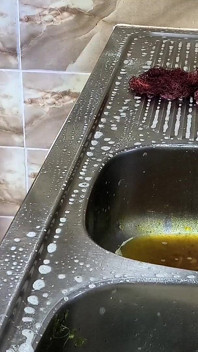 Hombre saudita se folla a una criada árabe en la cocina