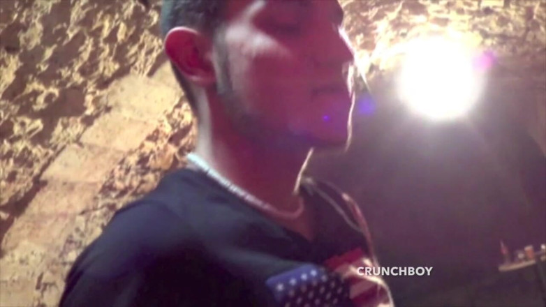 French Twinks Amator videos: Twink suge și fute un tip mascat - prezervativ