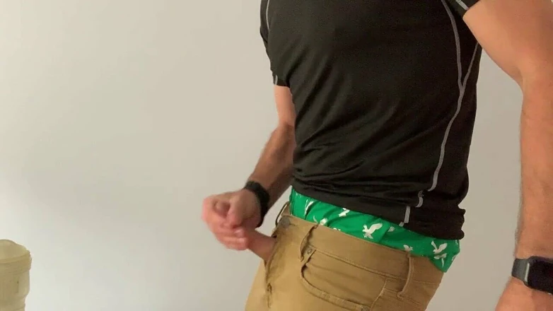 TJenner: 撸管和射精后的激烈高潮。口头，下垂