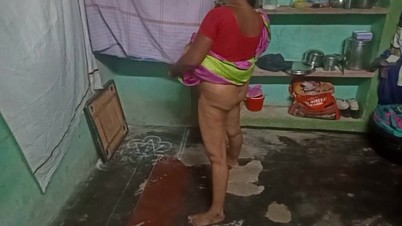 Priyanka314: Desi tante putzt sex mit seinem hausbesitzer