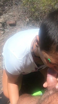 Blowjob di hutan dengan pemandangan yang indah & menelan air mani