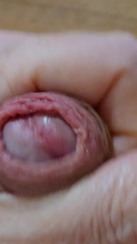 Kaple blízko cam všechny mokré a výstřiky velký penis