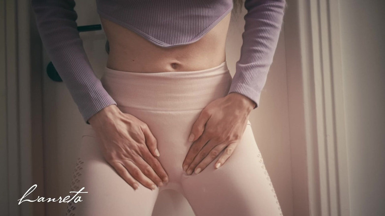 Lanreta: Çaresiz çiş kazayla pedimi gösteriyor