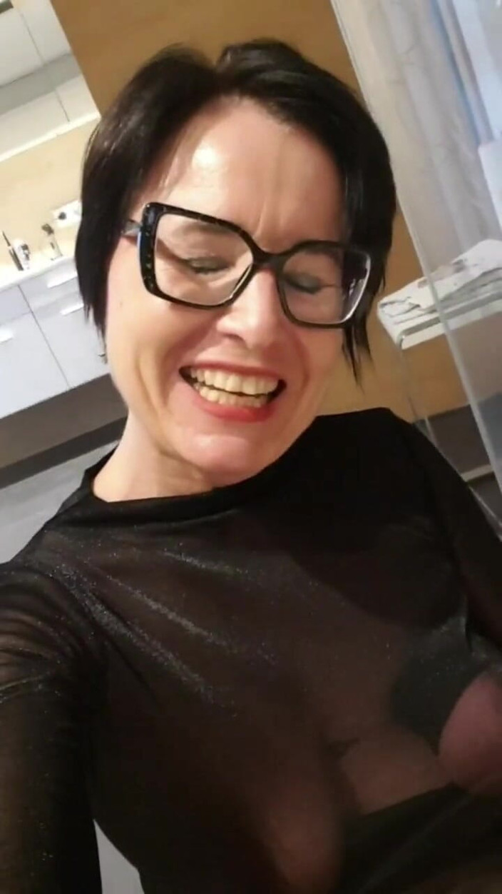 JulieEroticDress: Julie Memancut Mani Di Bilik Air