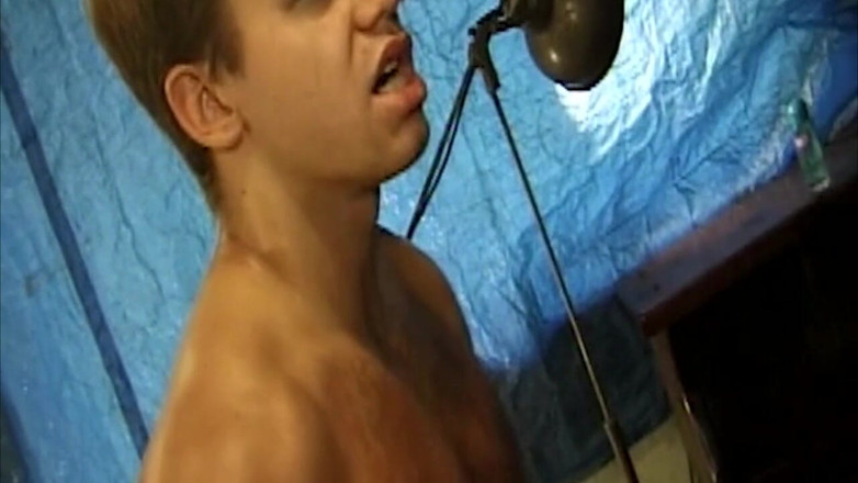 NAUGHTYPOLSKA: 黑发女郎在车里做爱，被吹和喷