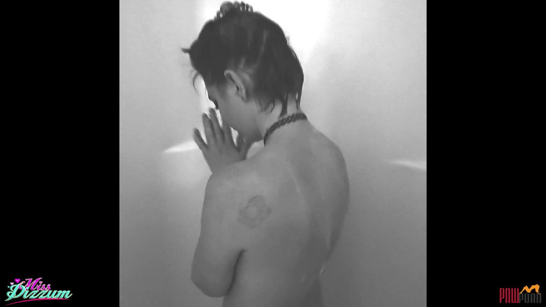 PNW Porn: Sesión de fotos en el bosque preñada y enojada