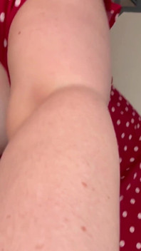 La milf con la figa pelosa si masturba con chiacchiere sporche - Kinky katie