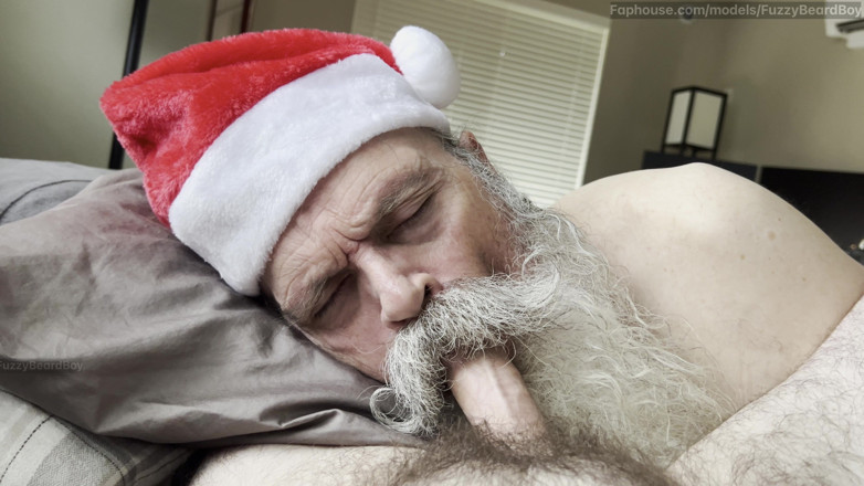 FuzzyBeardBoy: Santa kommt früh zur arbeit an meinem nordpol - santa lutscht...