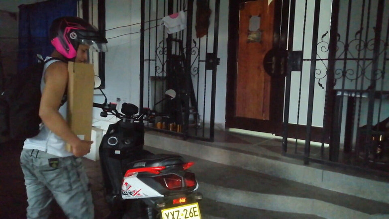 SAMANTA: 1 частина, я трахаюся з домашнім за те, що він не має подарунка, поки він не змусить його кінчити в рот