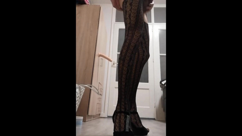 Sissy husband solo: Sissyhusband pose et gode 3