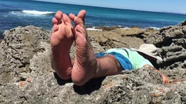Tirando meus pés doloridos quando cheguei cara 2 com um tubarão! - Manlyfoot Roadtrip