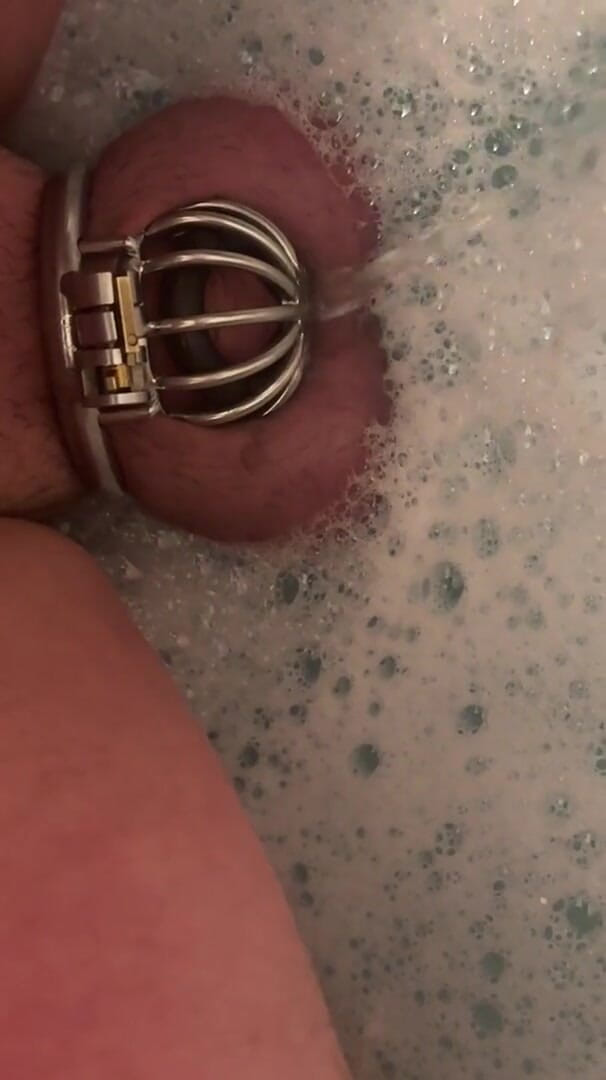 Pissen in Der Badewanne (Bi Guy Aut) Pissen in Der Badewanne (Bi Guy Aut)