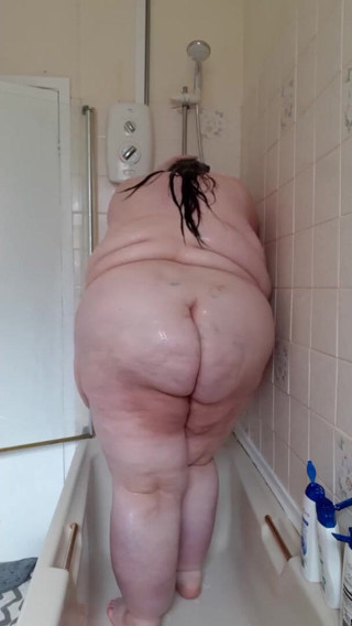SSBBWLadyBrads: Колышет в душе от твоей подруги-жиробасина