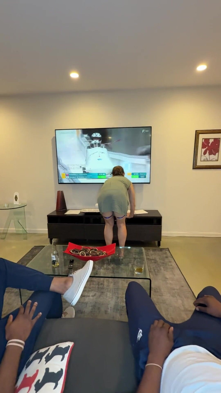 Jackrackemxxx: 섹시한 밀프와 하드코어 흑인 대물 자지 두구멍 쓰리섬