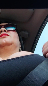 Madrastra viajera, fanáticos solos en cámara lenta, en el coche