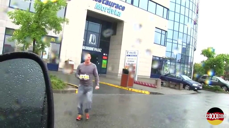 123XXX - Fucked Amateurs in Germany!: Jovem garanhão pega uma morena gostosa para foder em uma...