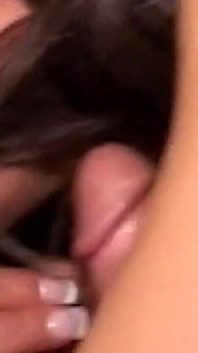 Une déesse MILF nymphomane excitée se fait baiser par des bites palpitantes - avale des tonnes de sperme chaud dans une orgie sauvage de bukkake