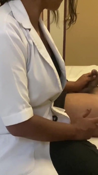 Cowok ini lagi sange gara-gara ngeliat dokter seksinya dan berujung dientot habis-habisan