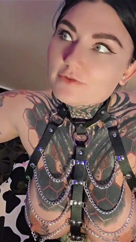 Une belle-mère dominatrice te fait couiller