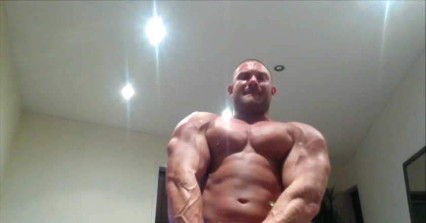 Jack stacked: Depois da academia, adoração muscular suada