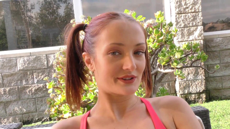 Perv Milfs n Teens: Zoe Sparx трахает своего отчима, чтобы заработать ключи от машины на выходные