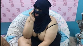 Eu faço sexo com minha sogra puta em sua bunda grande, sexo egípcio com uma voz clara, conversa suja