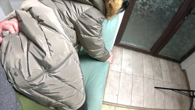 MilfyCalla: Blank päls huva nedjacka. Deepthroat, spotta, ridning och sperma droppar...