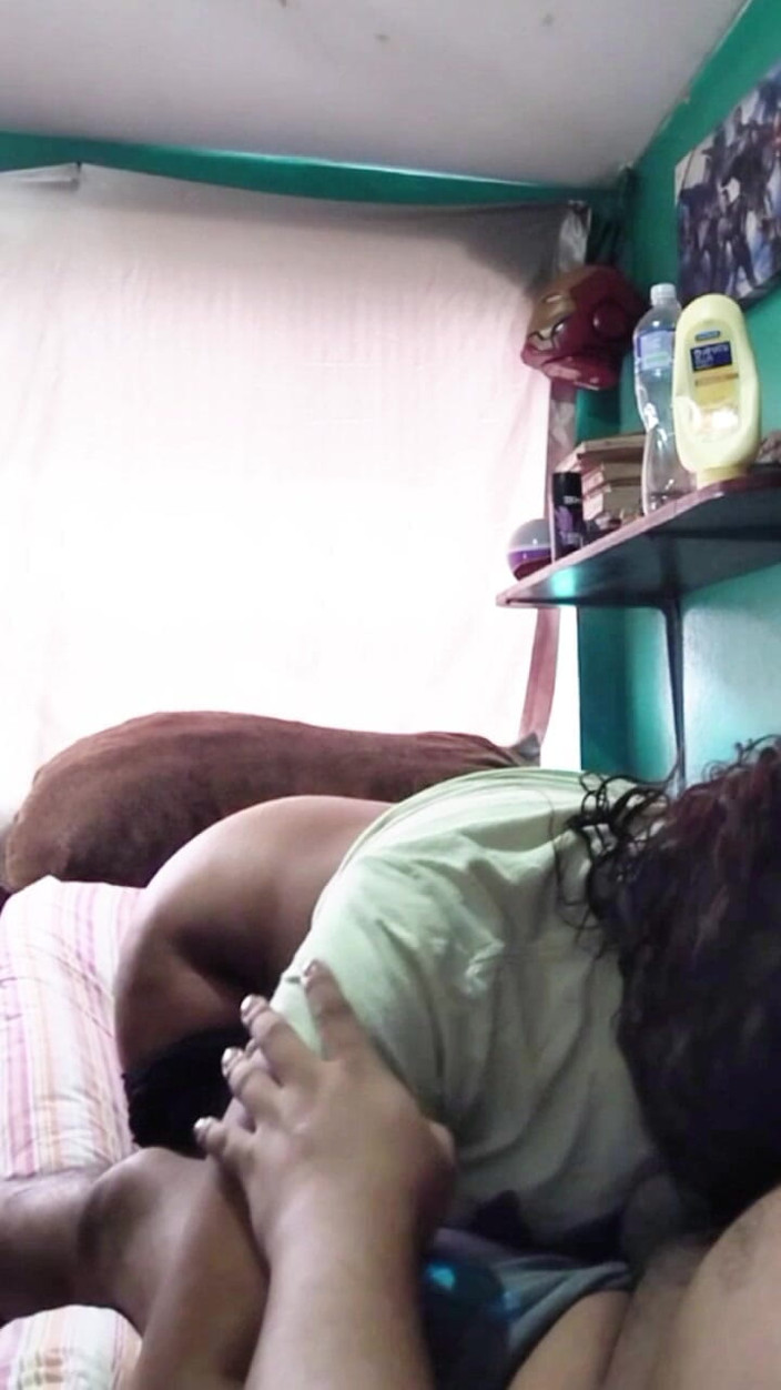 Sofixxx: Brunette MILF zuigt lul
