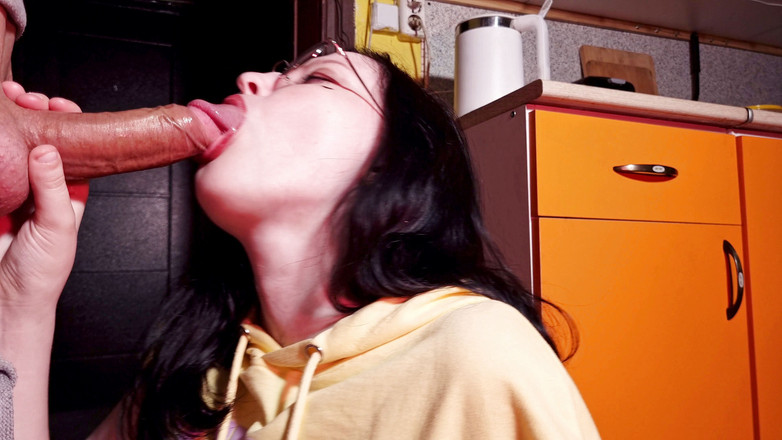 Vaisiti7: 継父、あなたが継母の顔に射精するように私の顔に射精してください