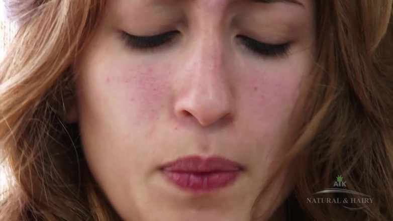 ATK Fans (Hairy): Mariana zieht sich aus und masturbiert ihre haarige muschi in...