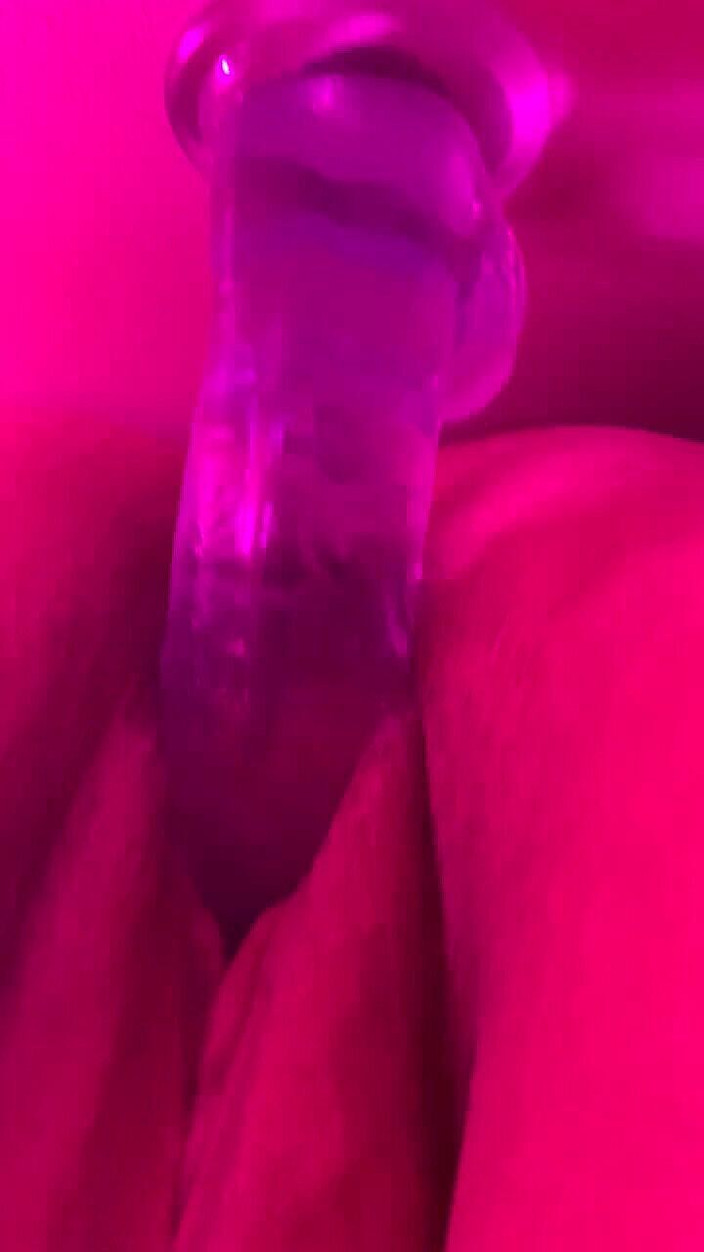 AJtheMindfulLotus: Mengisar dildo saya di dinding