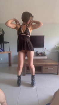 She moves her ass to excite a guy and gets her face covered with sperm